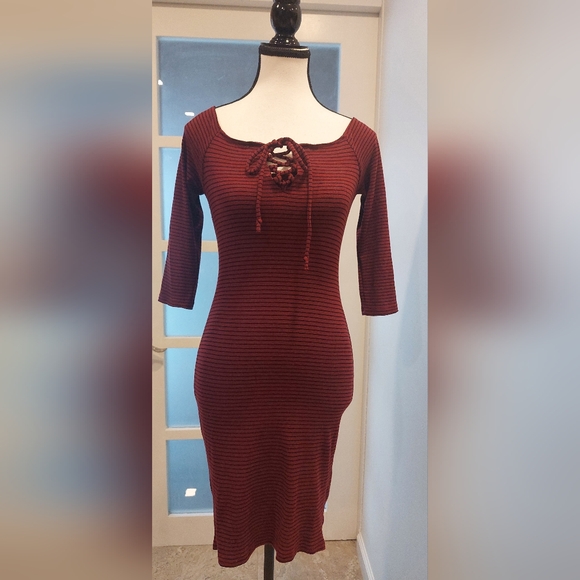 Heart & Hips Dresses & Skirts - Heart & Hips Burgundy Striped Lace-Up Long Sleeve Dress